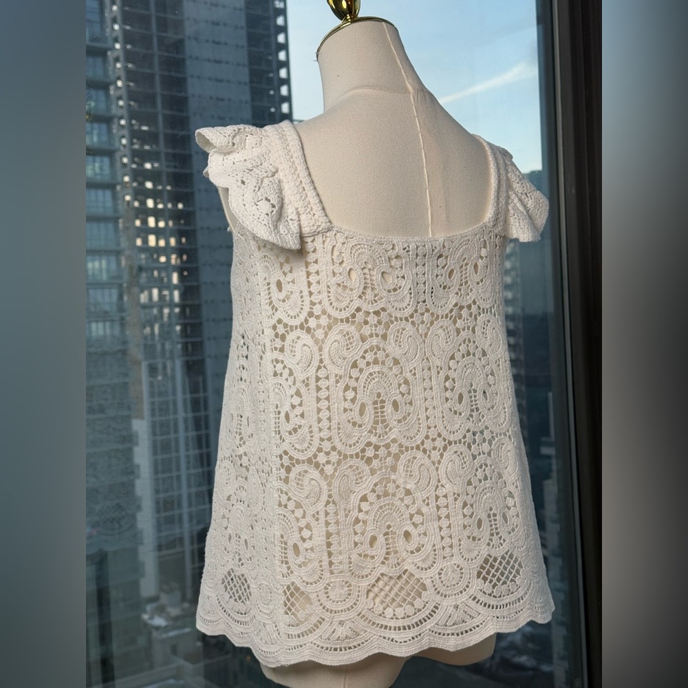 🆕 FARM Rio 🧿 NWOT Delicate White Crochet V-Neck Cami with Ruffle, Sz M - Picture 10 of 15